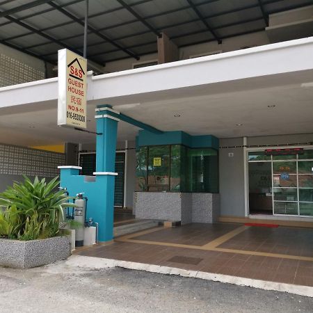 S & S Guest House Kuantan Exteriör bild
